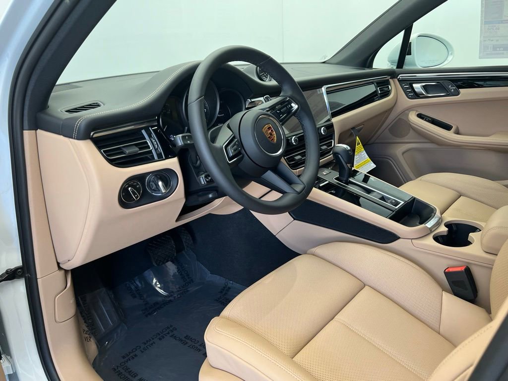 Used 2026 Porsche Macan AWD/4WD image 4