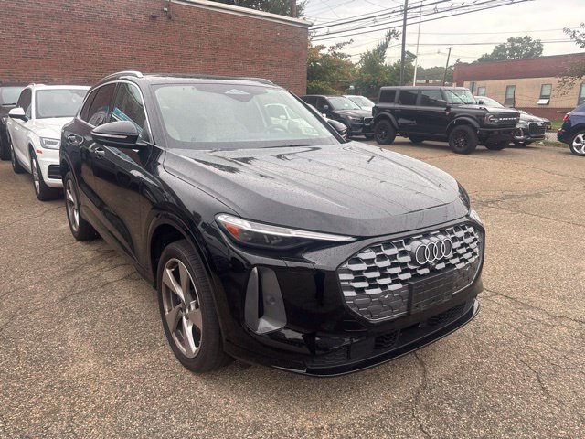 Certified 2025 Audi Q5 Premium Plus w/ Premium Plus AWD/4WD image 11