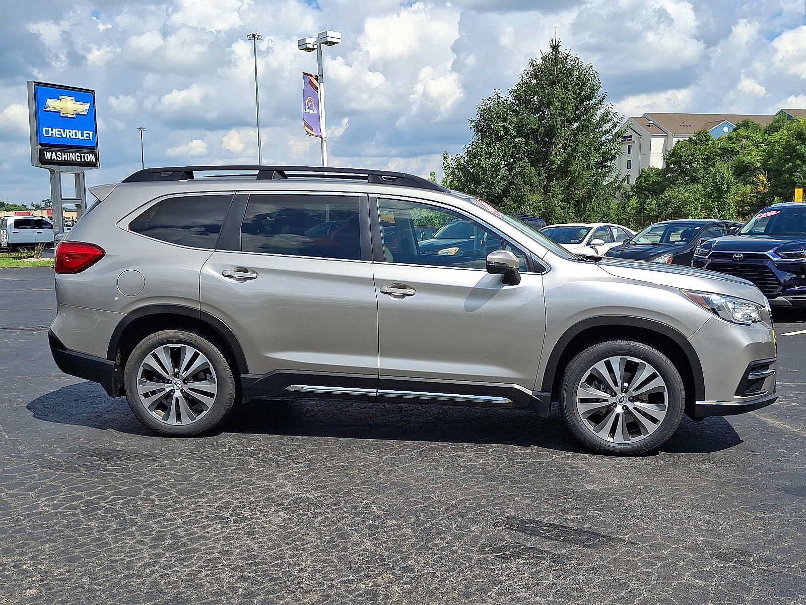Used 2020 Subaru Ascent Limited w/ Technology Package AWD/4WD image 7