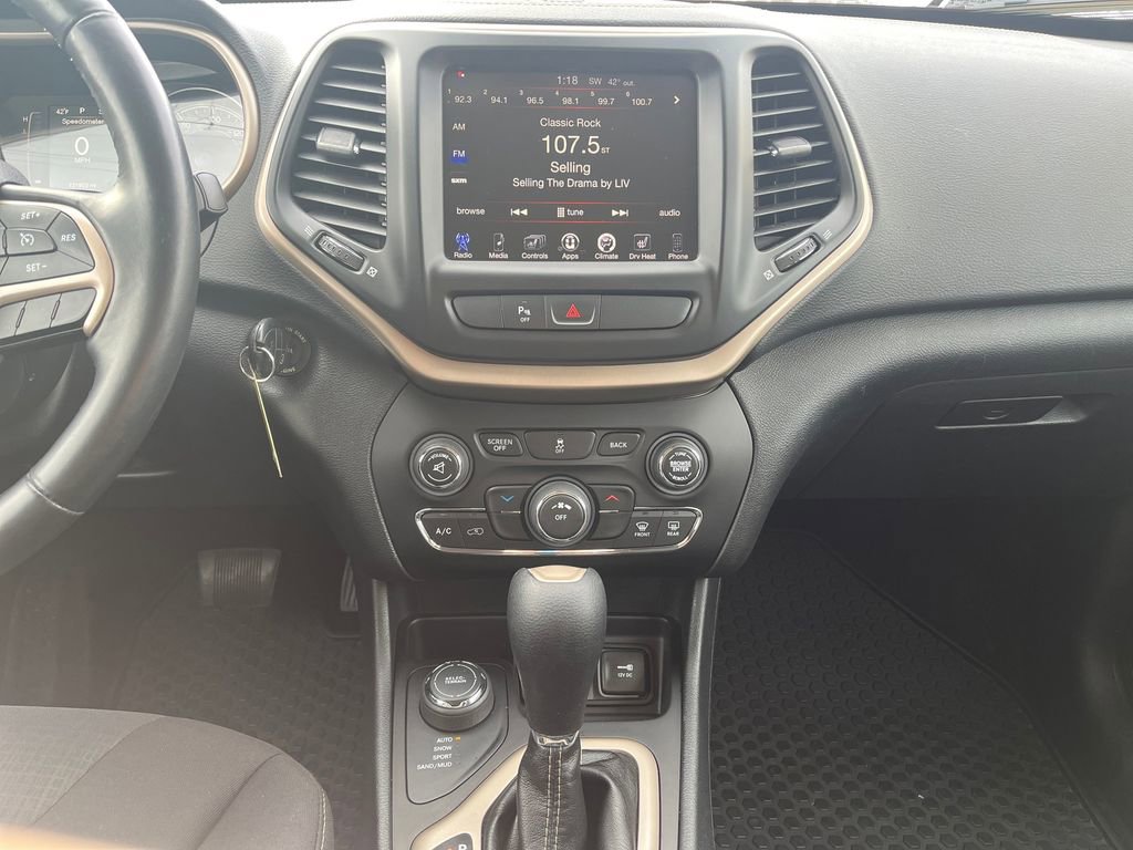 Used 2016 Jeep Cherokee Latitude w/ Safety/Convenience Group image 25