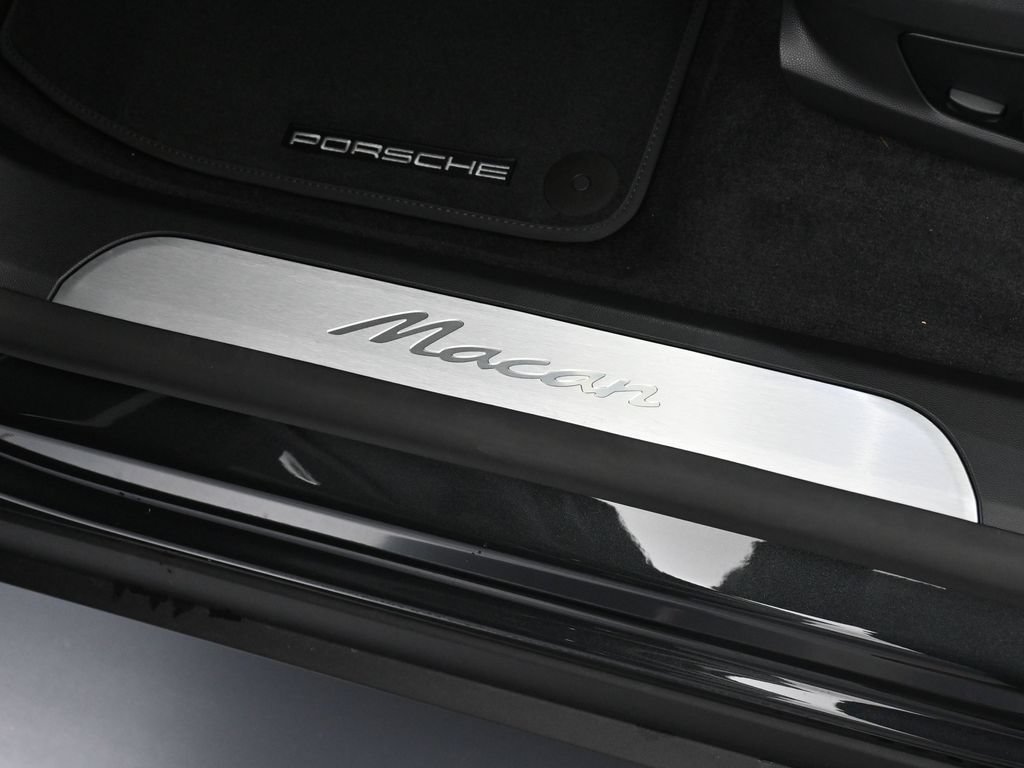Certified 2025 Porsche Macan Electric RWD image 16