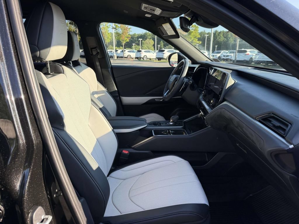 Used 2025 Lexus TX 500h AWD image 14