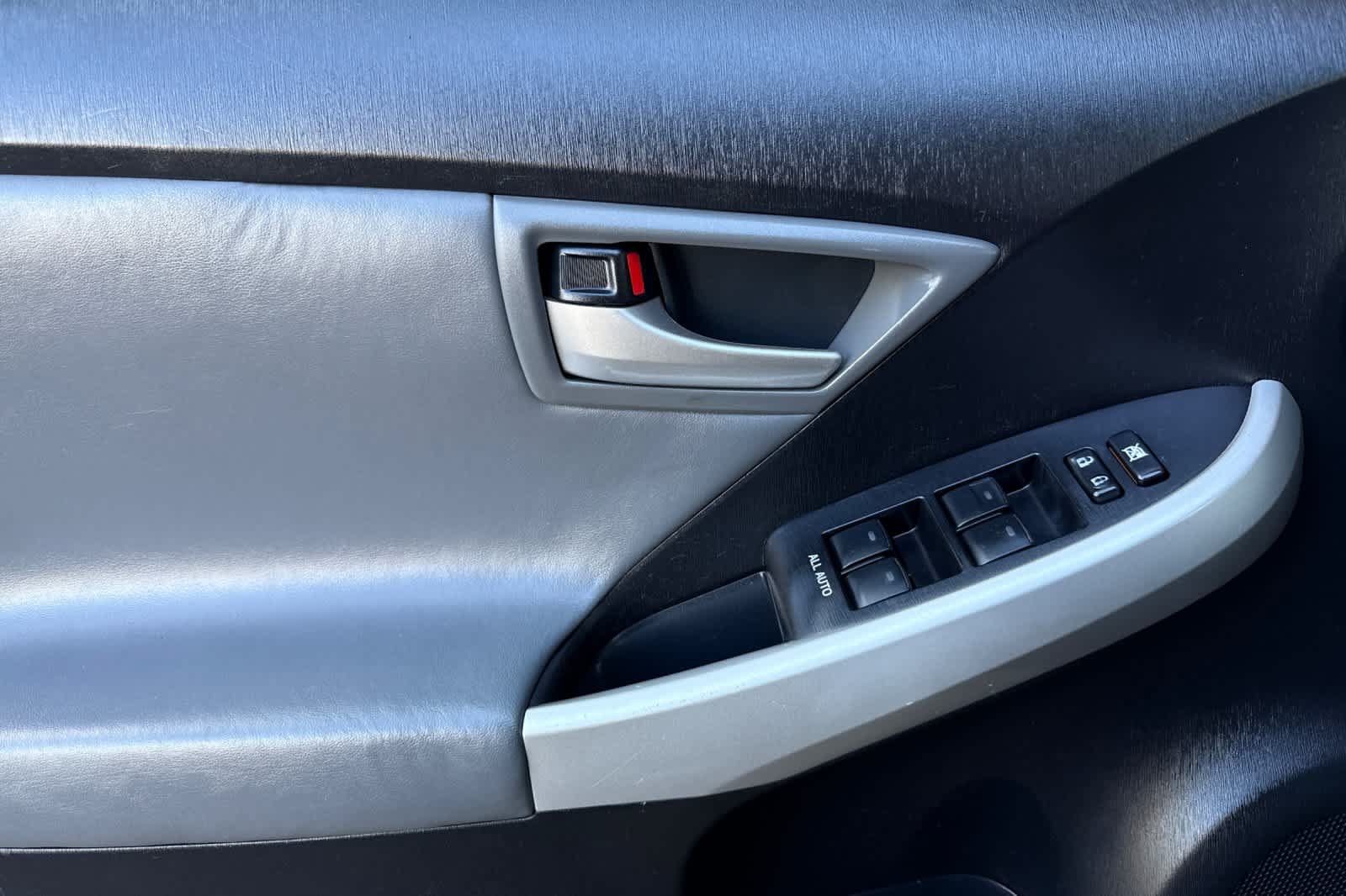 Used 2015 Toyota Prius Five FWD image 12