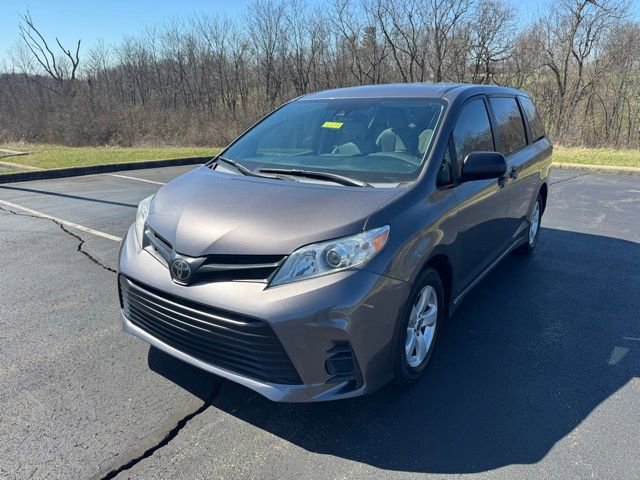 Used 2020 Toyota Sienna L image 7