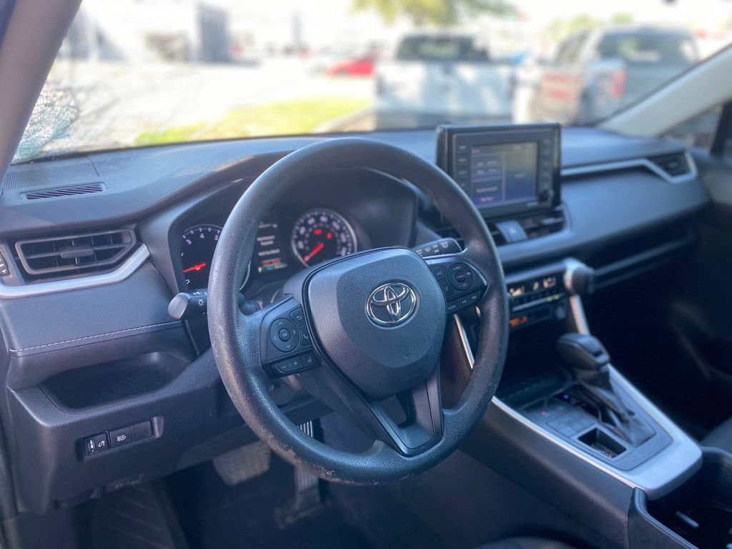 Used 2022 Toyota RAV4 LE AWD/4WD image 12