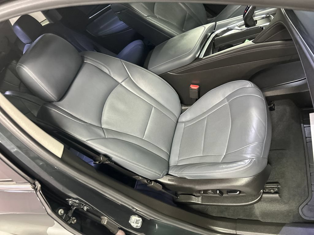 Used 2021 Buick Enclave Premium w/ Sun and Sites Package AWD/4WD image 27