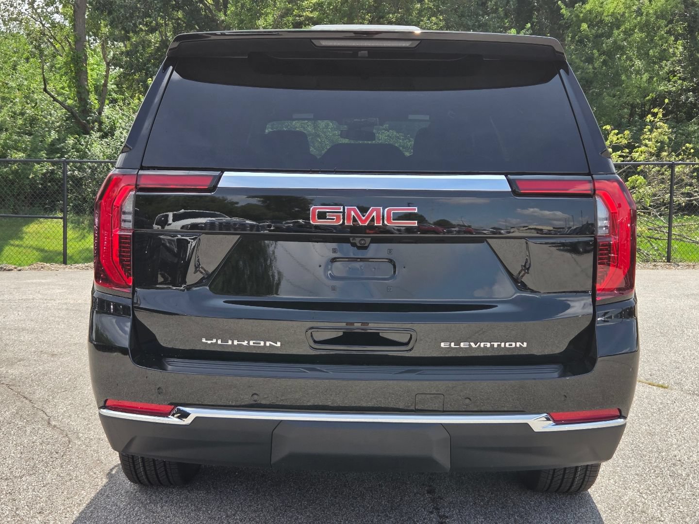 New 2026 GMC Yukon XL Elevation w/ LPO, Elevation Black Package AWD/4WD image 16