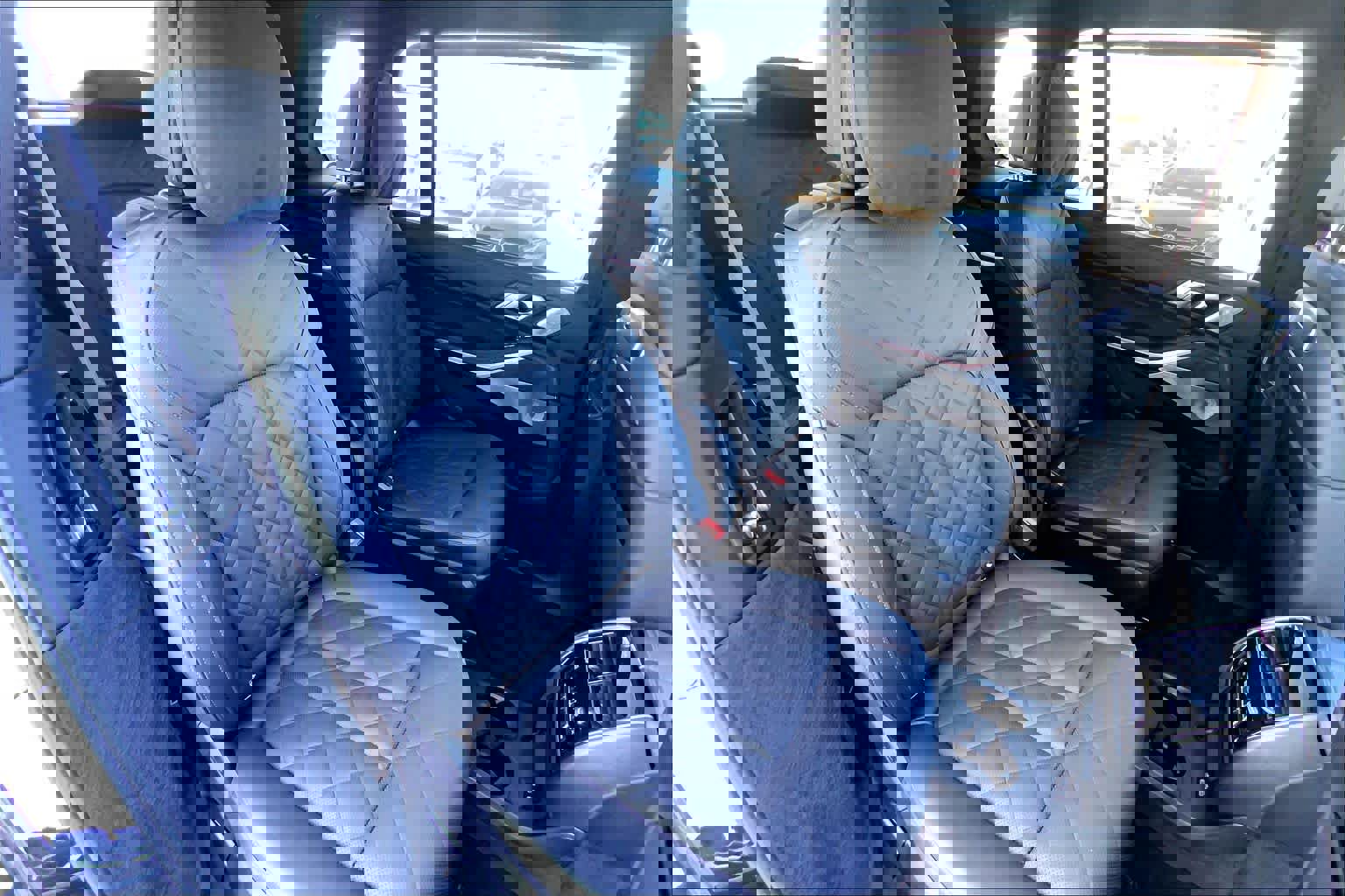 Used 2024 BMW X7 xDrive40i w/ M Sport Package image 17