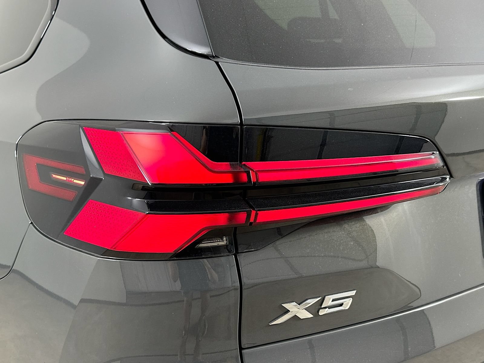 New 2026 BMW X5 xDrive40i w/ M Sport Package AWD/4WD image 12