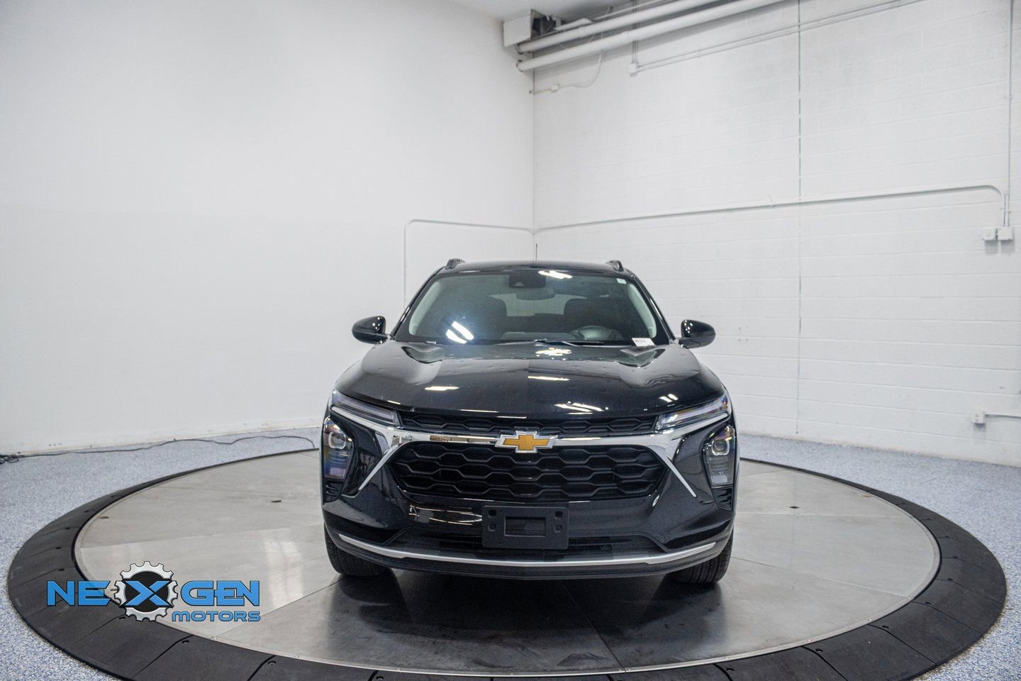 Used 2025 Chevrolet Trax LT w/ Driver Confidence Package image 2