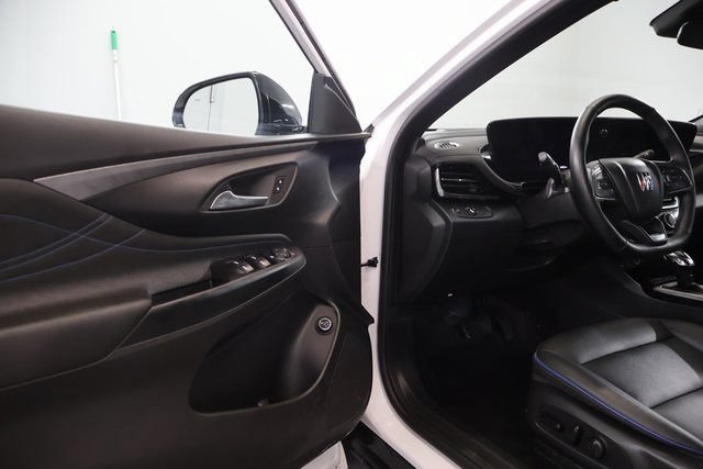 Used 2025 Buick Envista Sport Touring w/ Convenience I Package FWD image 10