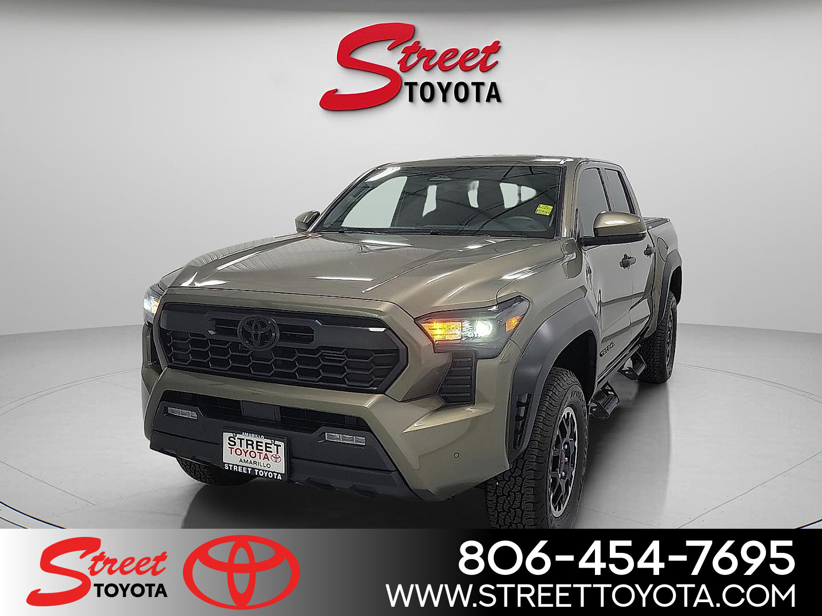 Used 2024 Toyota Tacoma TRD Off-Road w/ TRD Off Road Upgrade Package AWD/4WD image 1