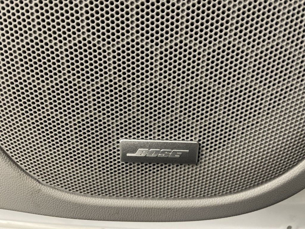 Used 2023 GMC Acadia SLE image 18