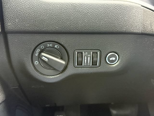Used 2022 Dodge Charger SXT RWD image 22