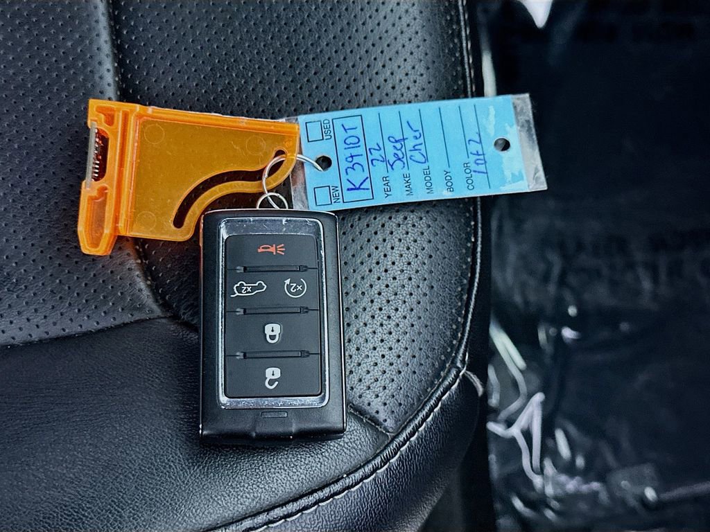 Used 2022 Jeep Grand Cherokee L Limited w/ Luxury Tech Group II image 38