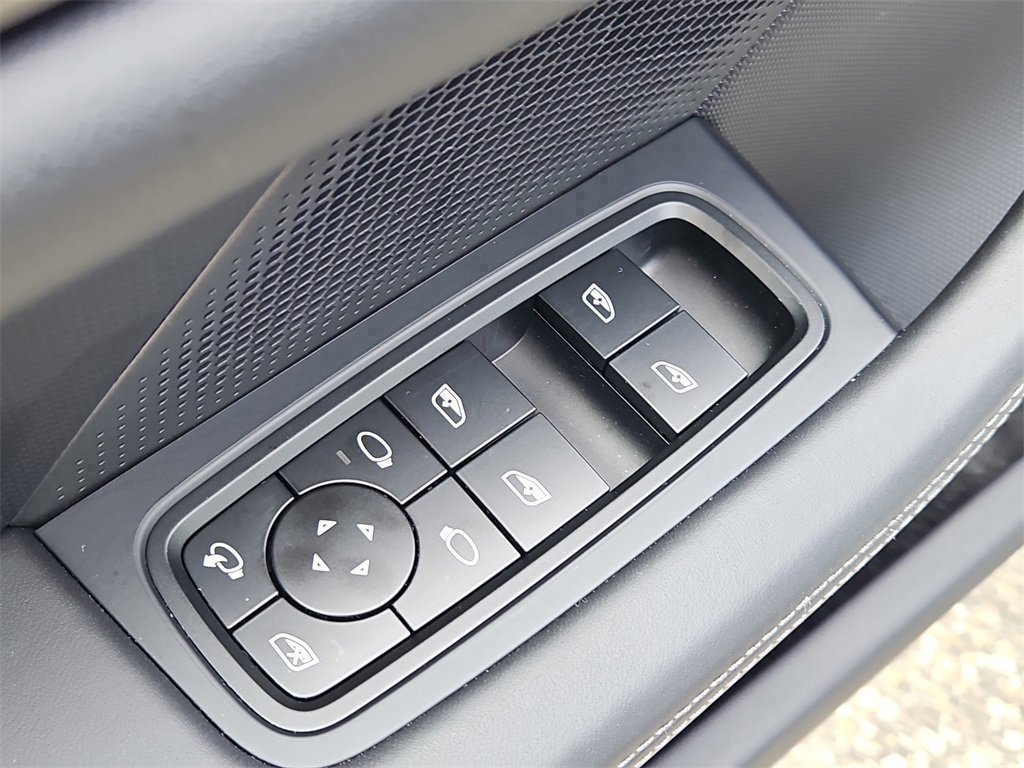 Certified 2025 Porsche Taycan image 33