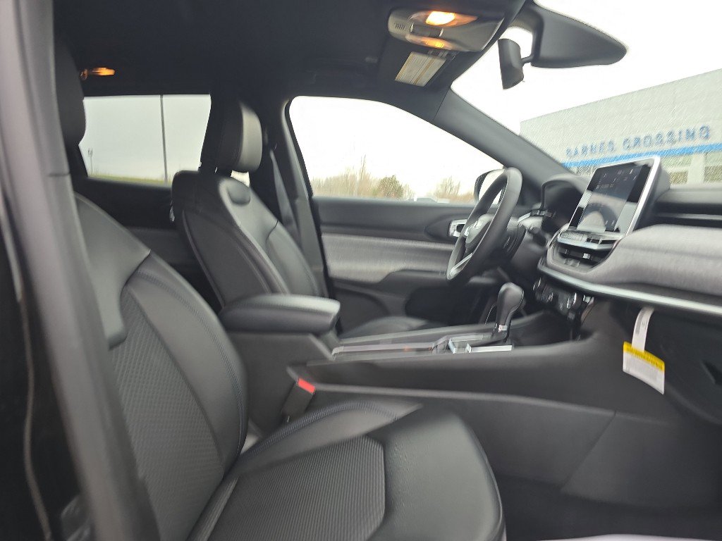 Used 2025 Jeep Compass Latitude image 14