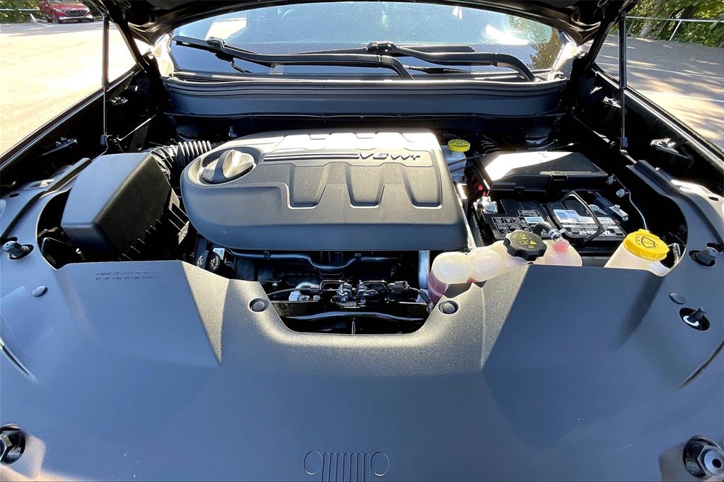 Used 2019 Jeep Cherokee Trailhawk w/ Cold Weather Group image 7