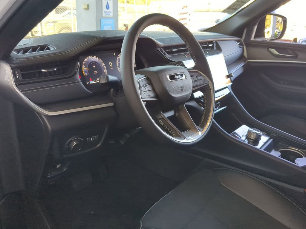 New 2026 Jeep Grand Cherokee Altitude image 19