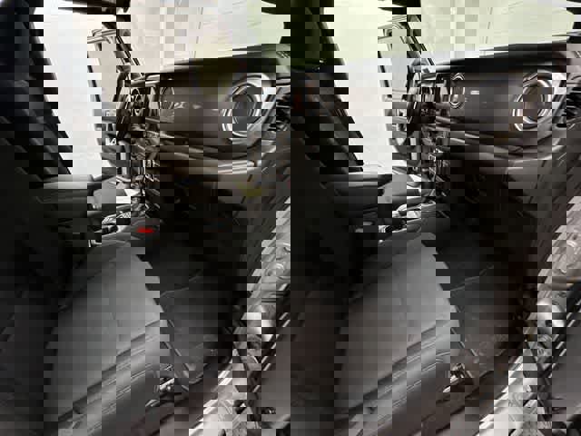 Used 2018 Jeep Wrangler Unlimited Sahara AWD/4WD image 20