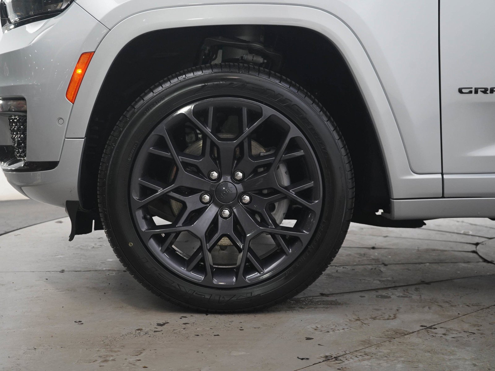 Used 2023 Jeep Grand Cherokee L Summit AWD/4WD image 27