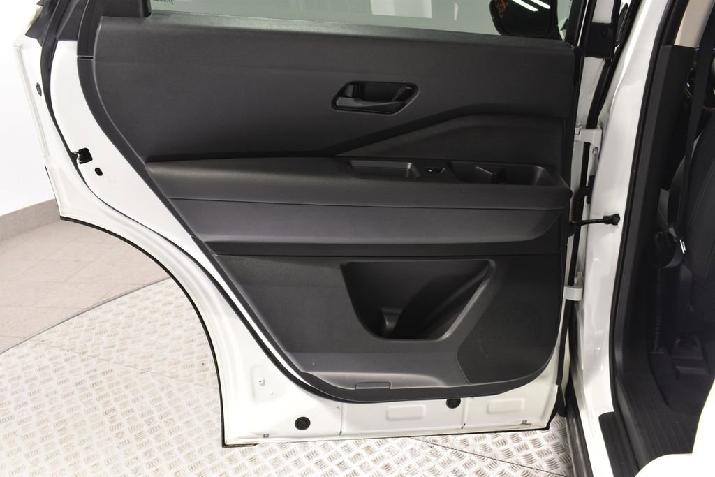 Used 2023 Nissan Pathfinder SV image 26