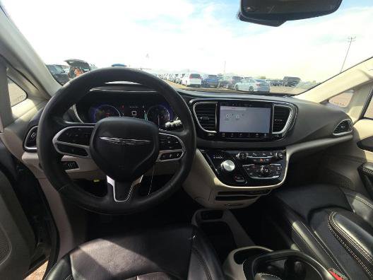 Used 2023 Chrysler Pacifica Touring-L FWD image 10
