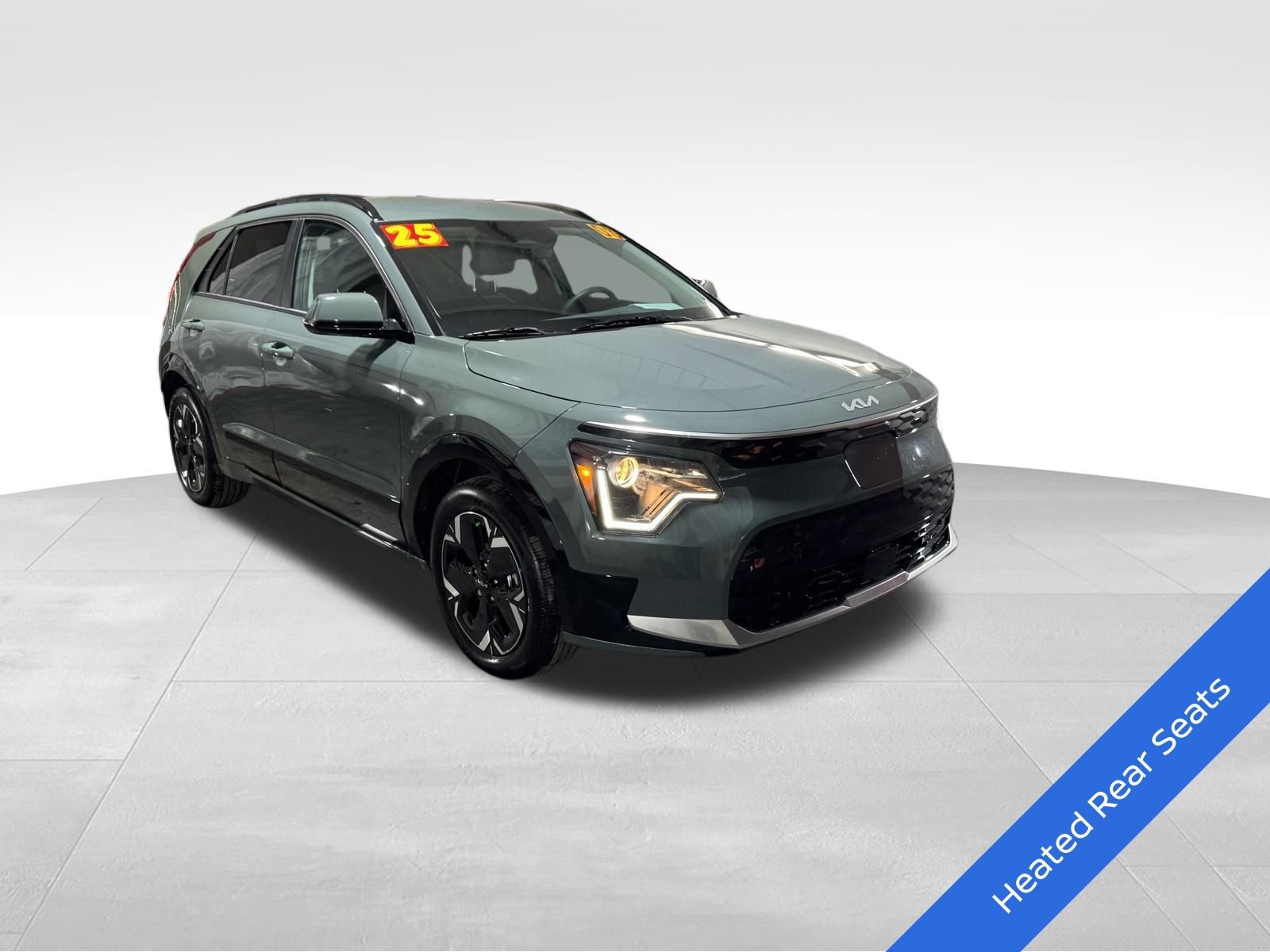 Used 2025 Kia Niro Wind w/ Wind Preserve Package image 3