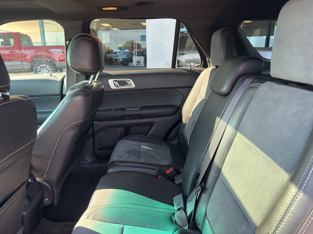 Used 2015 Ford Explorer XLT w/ Equipment Group 202A FWD image 14
