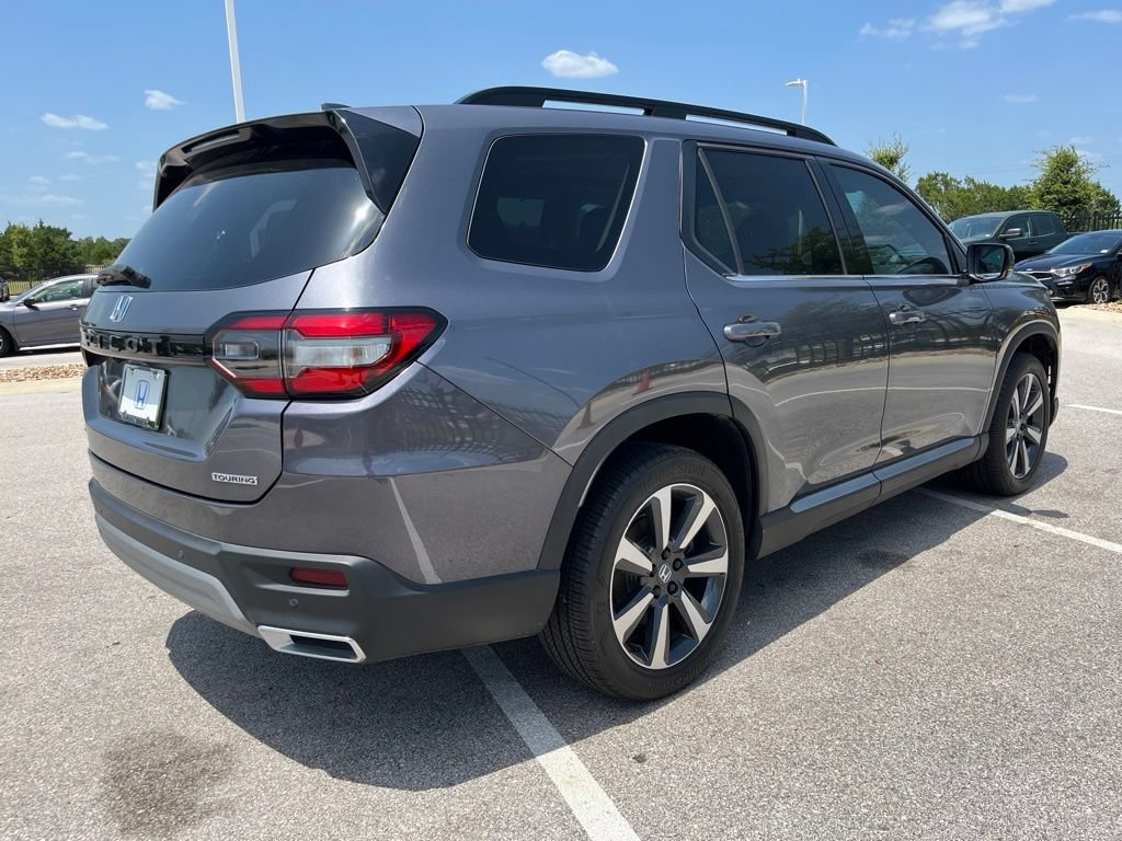 Certified 2025 Honda Pilot Touring image 4