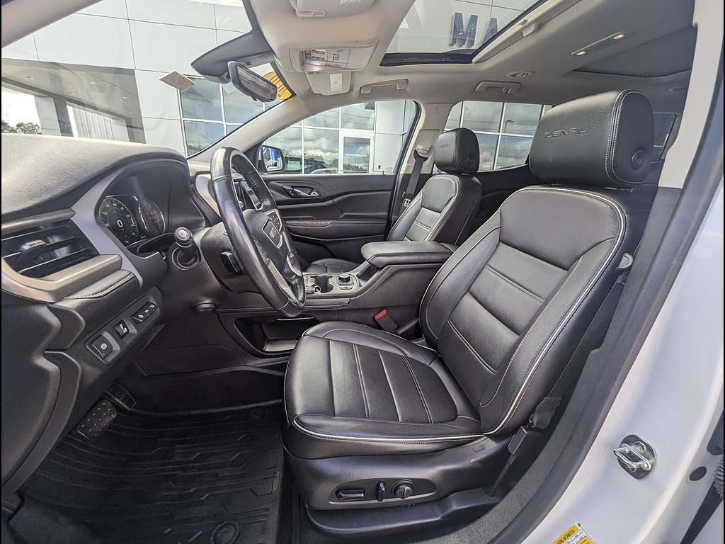 Used 2020 GMC Acadia Denali w/ Technology Package AWD/4WD image 18