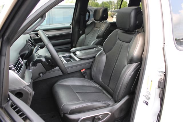 Used 2025 Jeep Wagoneer Series II w/ Premium Group I AWD/4WD image 12