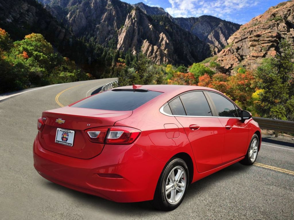 Used 2018 Chevrolet Cruze LT w/ Convenience Package FWD image 3