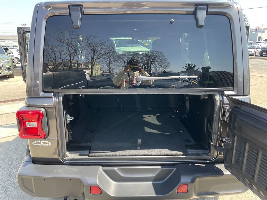 Used 2018 Jeep Wrangler Unlimited Sahara AWD/4WD image 25