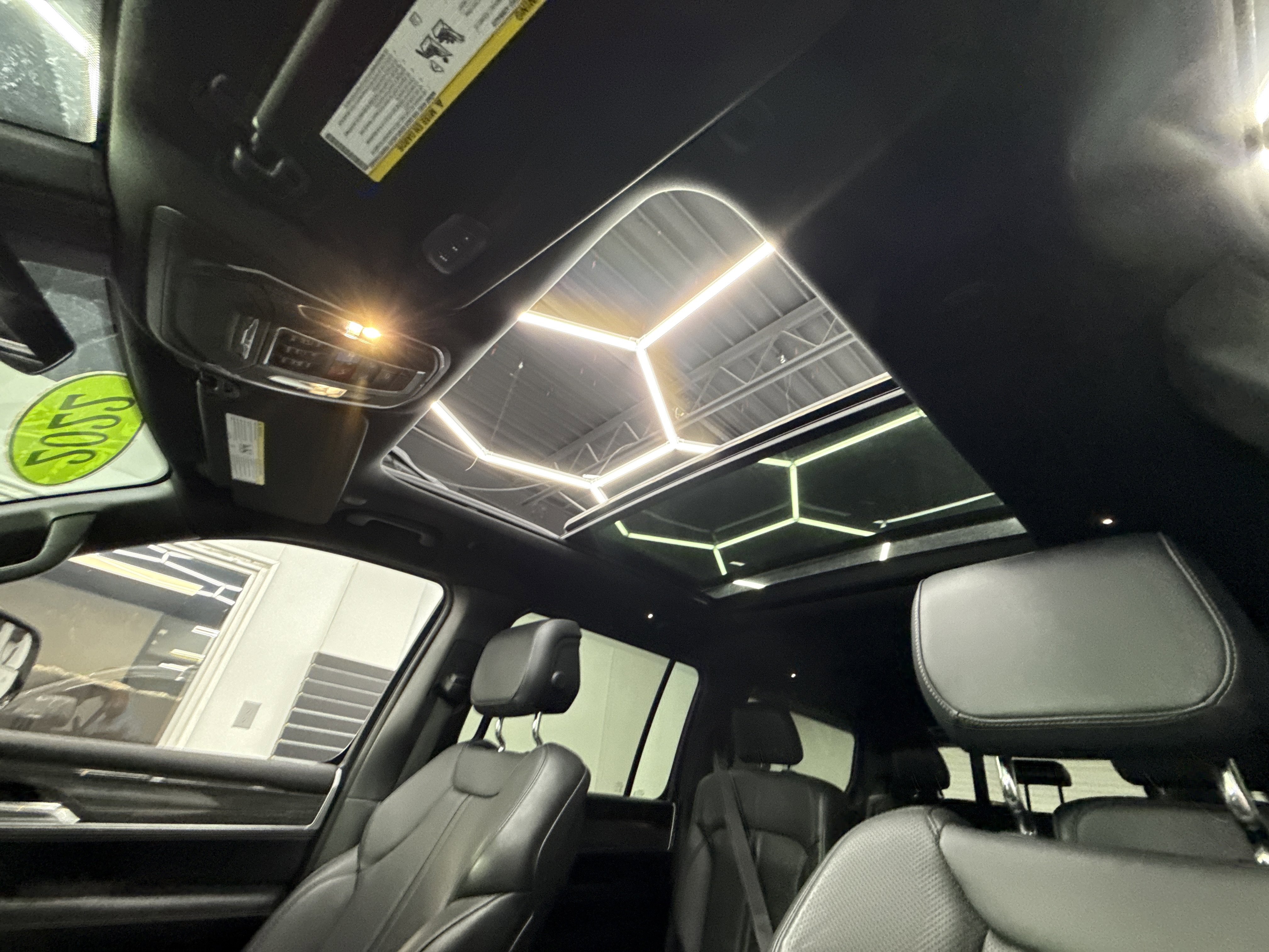 Used 2022 Jeep Wagoneer Series III w/ Premium Group I image 13