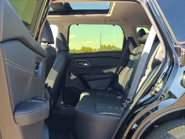 New 2026 Nissan Rogue Platinum AWD/4WD image 24