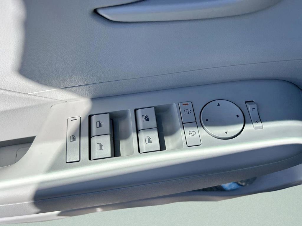 New 2026 Hyundai Kona SE FWD image 18