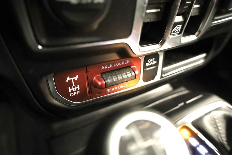 Used 2024 Jeep Wrangler Unlimited image 23