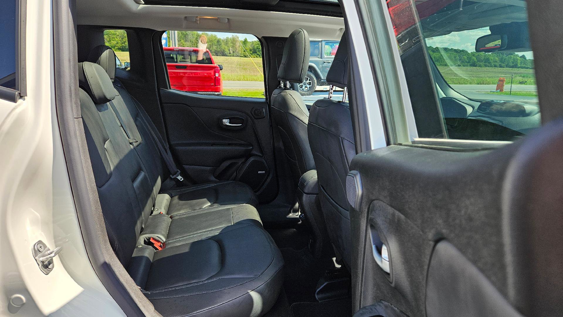 Used 2021 Jeep Renegade Limited w/ Sun & Sound Group image 8