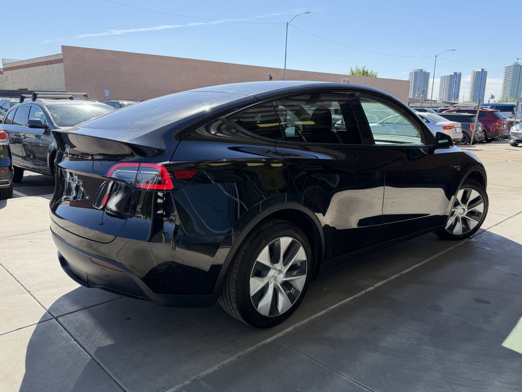 Used 2023 Tesla Model Y Long Range image 4