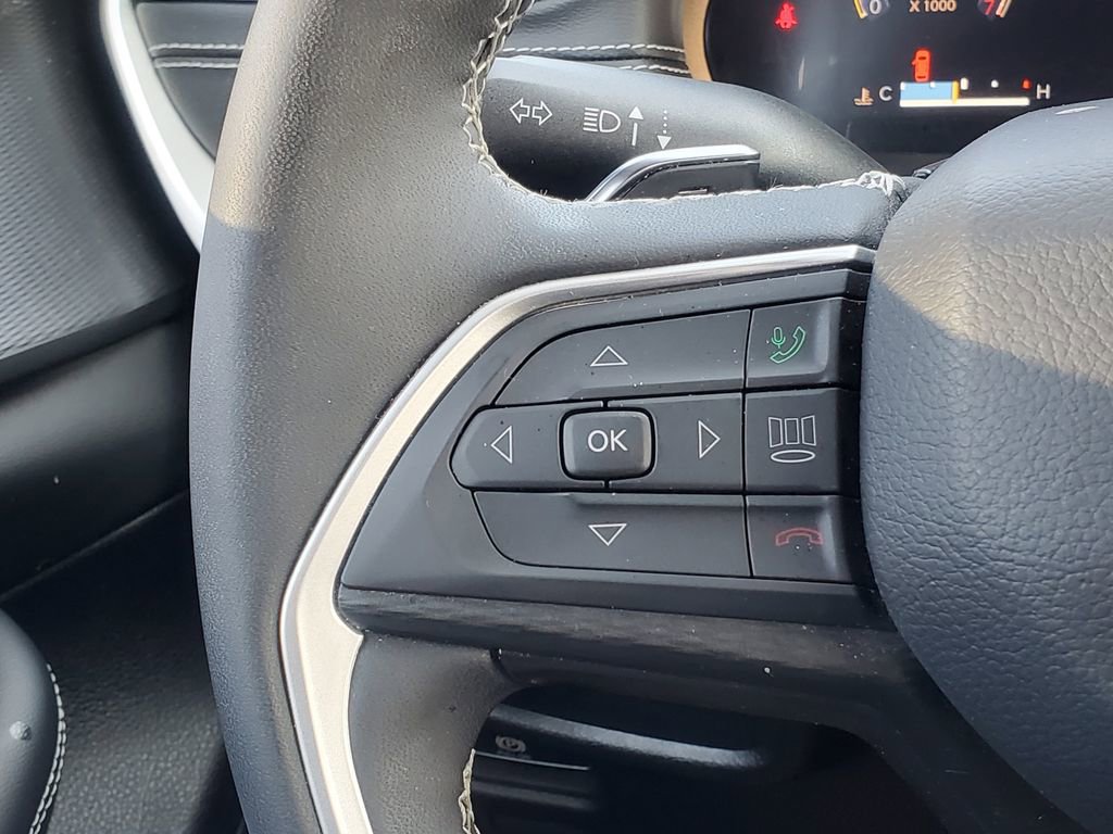 Used 2023 Jeep Grand Cherokee L Laredo image 17