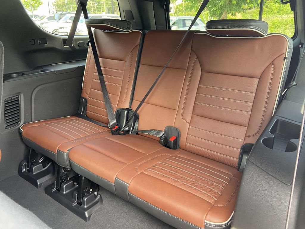 Used 2023 GMC Yukon XL Denali Ultimate AWD/4WD image 12