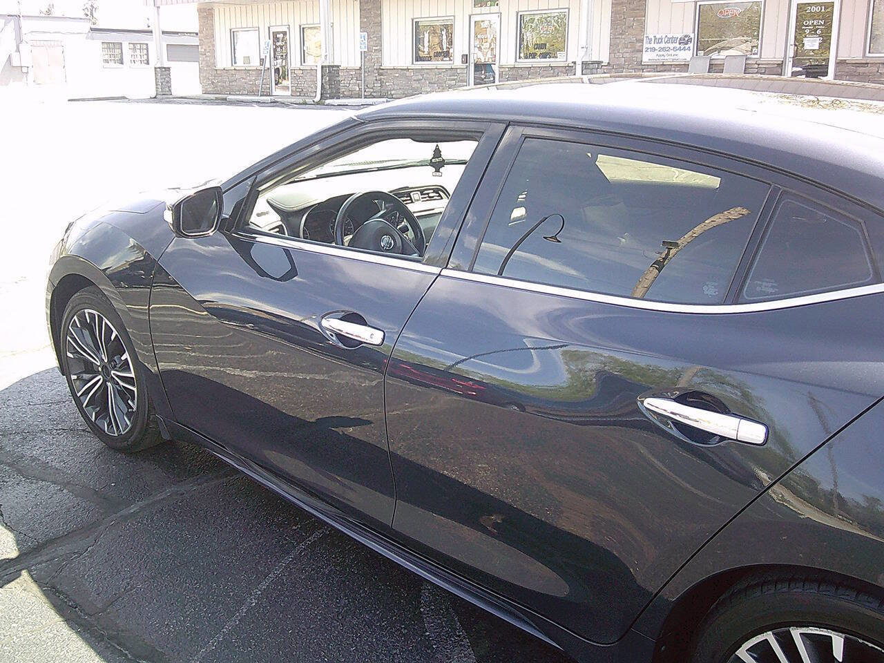 Used 2017 Nissan Maxima Platinum FWD image 5