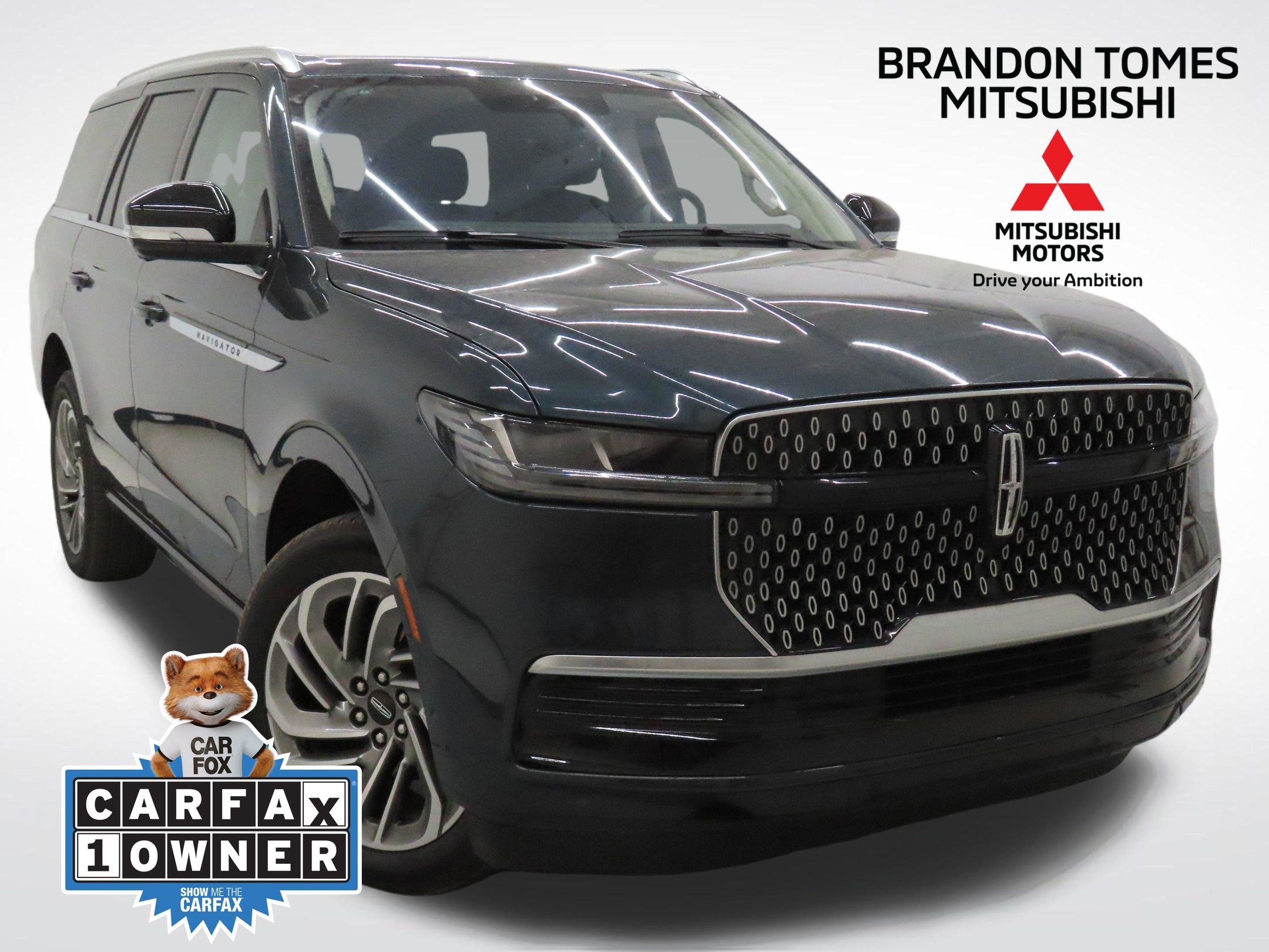 Used 2025 Lincoln Navigator Reserve image 1