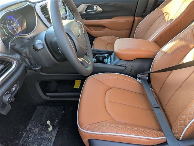 New 2026 Chrysler Pacifica Pinnacle image 4