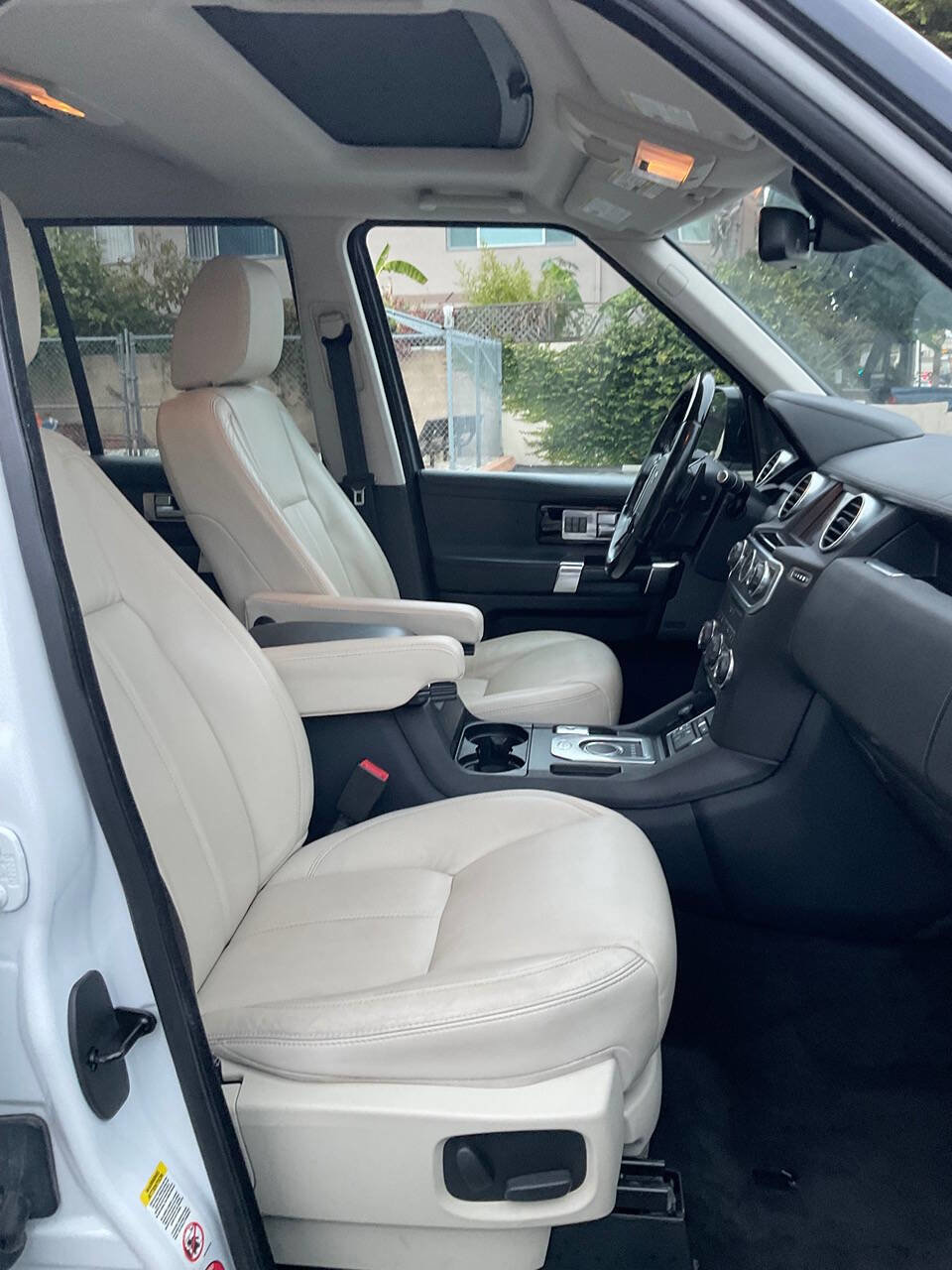 Used 2015 Land Rover LR4 HSE LUX image 12