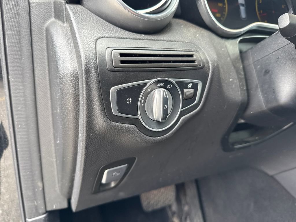 Used 2022 Mercedes-Benz GLC 300 4MATIC w/ Premium Package Lite image 14