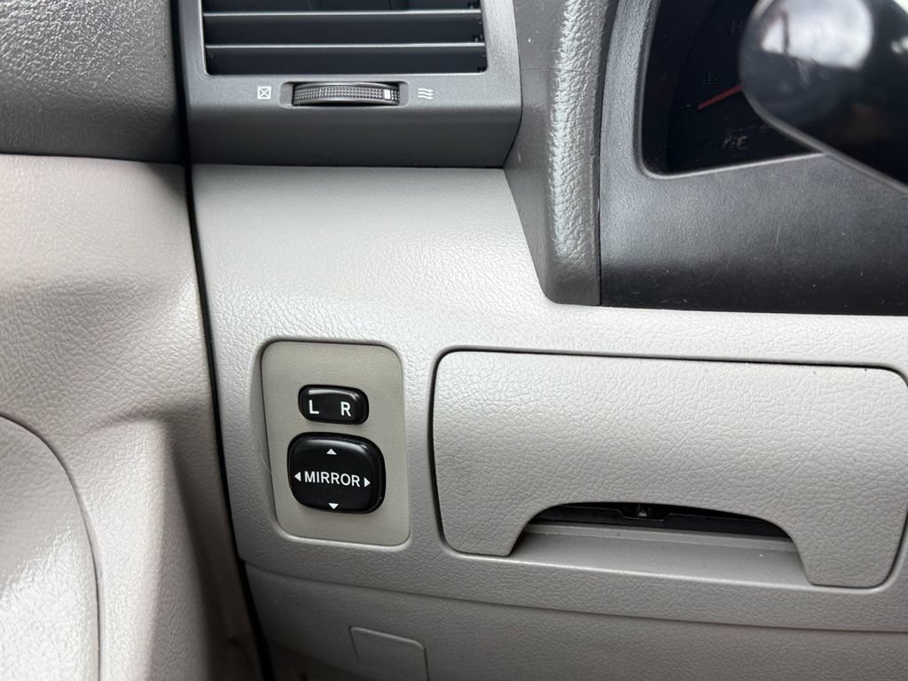 Used 2009 Toyota Camry FWD image 18