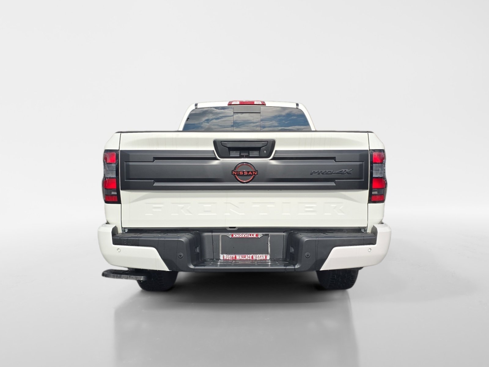 Used 2025 Nissan Frontier PRO-4X image 4