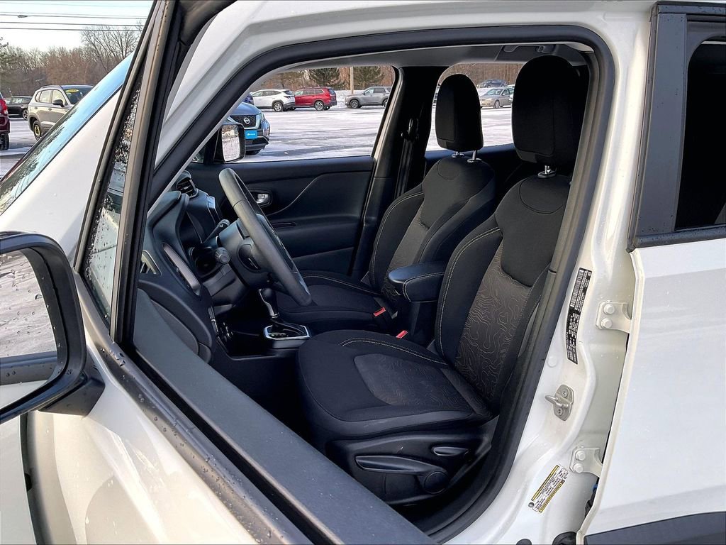 Used 2023 Jeep Renegade Latitude image 10